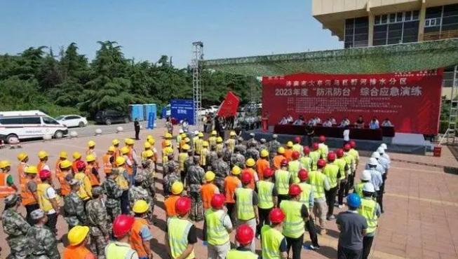 搶筑堤壩，涉水搶險！濟南重點雨污管網改造項目開展防汛演練